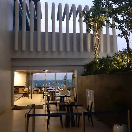 Bess Mansion Apartment, 16Th Floor Surabaya Exterior photo