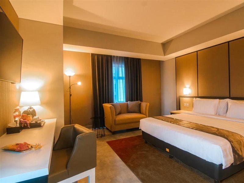 Bess Mansion Apartment, 16Th Floor Surabaya Exterior photo